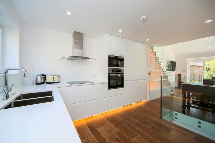 2 Bedroom Terraced House To Rent In Lafone Street, London, SE1