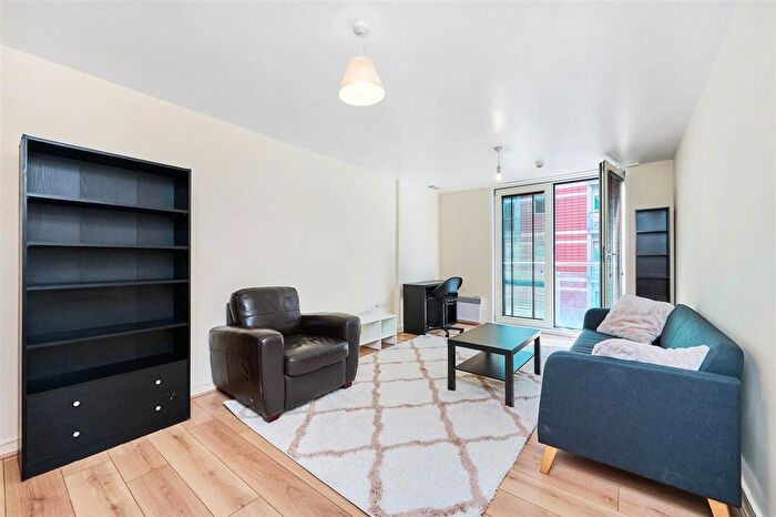 1 Bedroom Flat To Rent In Salamanca Place, Vauxhall, London, SE1