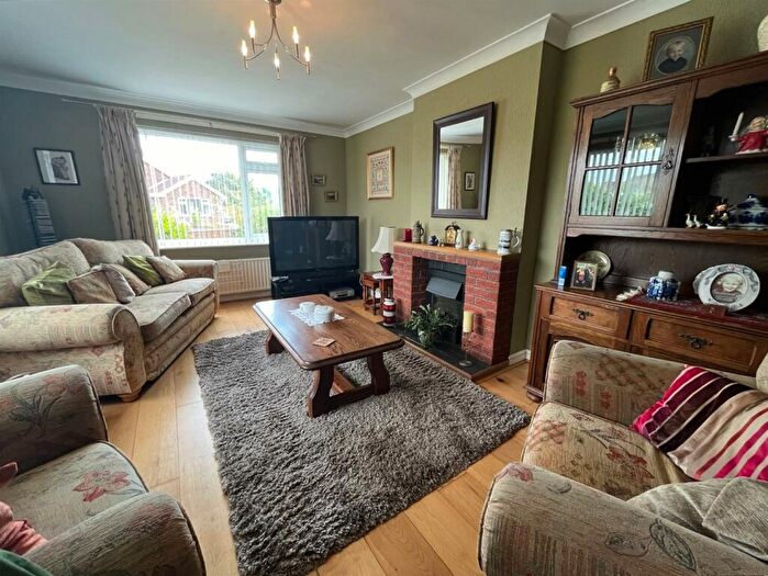 2 Bedroom Detached Bungalow For Sale In Dove Close, Louth, LN11