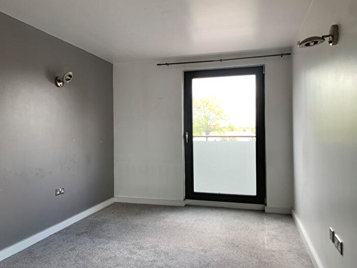 1 Bedroom Flat For Sale In Flat, High Street, Slough, Buckinghamshire, SL1