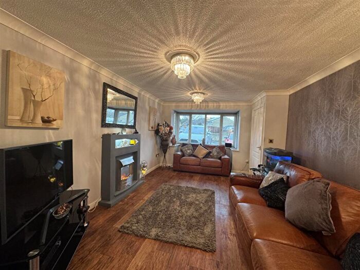 4 Bedroom Detached House For Sale In Valemount, Hadfield, Glossop, SK13