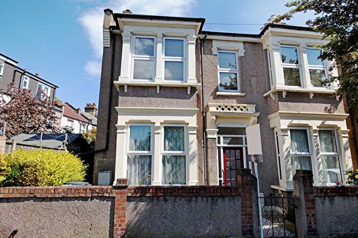 2 Bedroom Flat To Rent In Stanmore Road, Leytonstone, E11