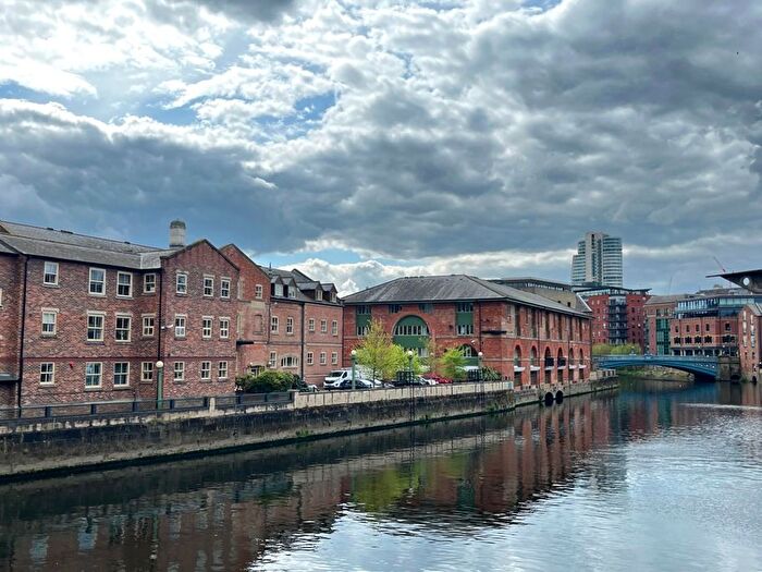 1 Bedroom Flat To Rent In Navigation Walk, Leeds, LS10