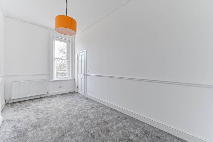 1 Bedroom Flat To Rent In Beulah Hill, Crystal Palace, London, SE19