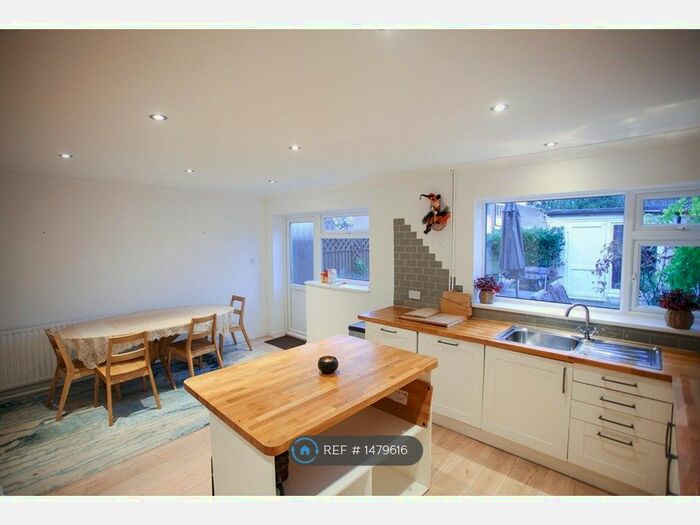 4 Bedroom Semi-Detached House To Rent In Sherbourne Close, Cambridge, CB4