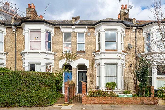 2 Bedroom Flat To Rent In Keith Grove, London, W12