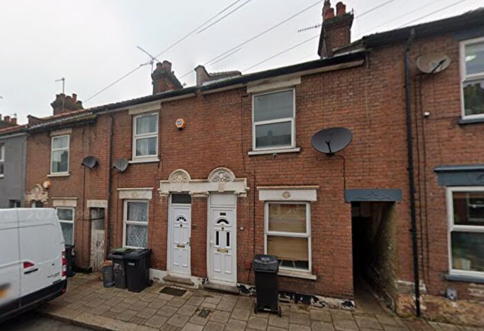 3 Bedroom Terraced House To Rent In Ridgway Road, Luton, Bedfordshire, LU2