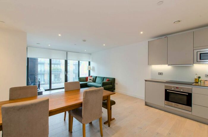 2 Bedroom Flat To Rent In Cobalt Place, Battersea Square, London, SW11