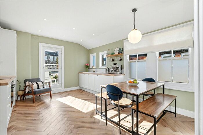 2 Bedroom Maisonette For Sale In Mantilla Road, London, SW17