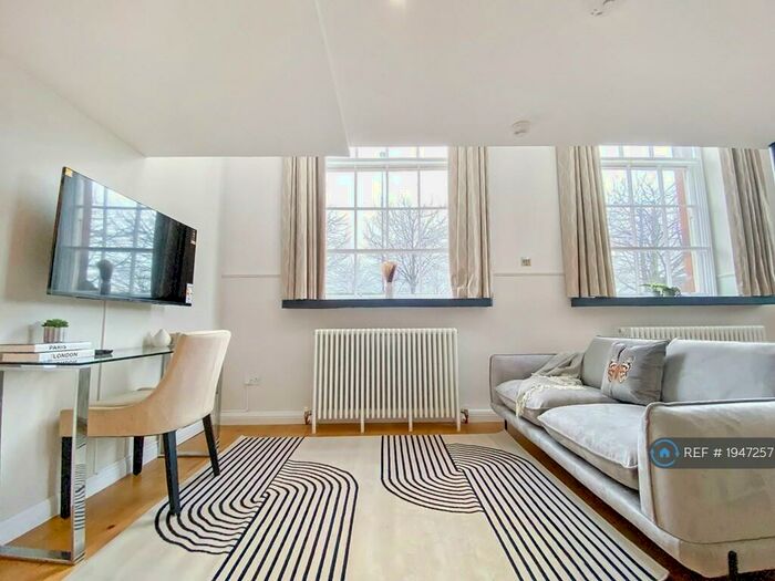 Studio To Rent In Mcdonald Road, Edinburgh, EH7