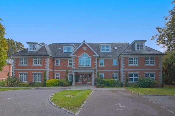 2 Bedroom Flat To Rent In Robin Hill, Maidenhead, SL6