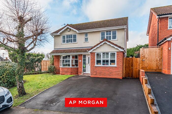 4 Bedroom Detached House For Sale In Didcot Close, Hunt End, Redditch, B97