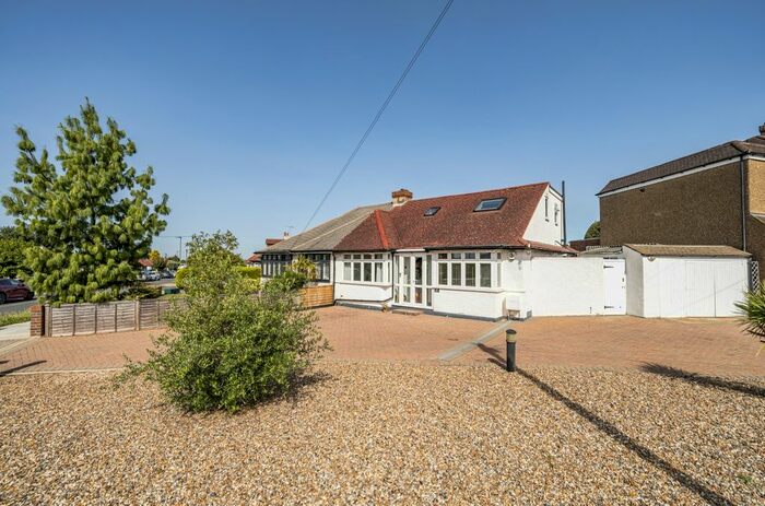 4 Bedroom Bungalow To Rent In Bedford Road, Orpington, BR6