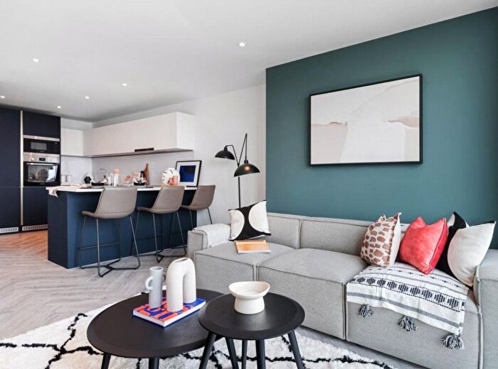 2 Bedroom Flat To Rent In Kenton Road, Harrow, HA3
