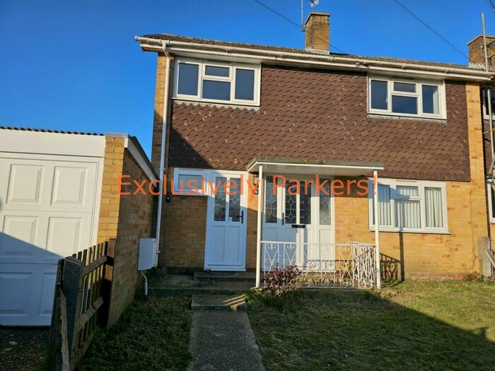 3 Bedroom Semi-Detached House To Rent In Valley Road, Totton, SO40