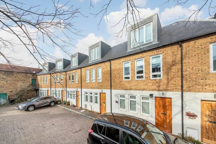 3 Bedroom Terraced House To Rent In Paddock Gardens, Upper Norwood, London, SE19