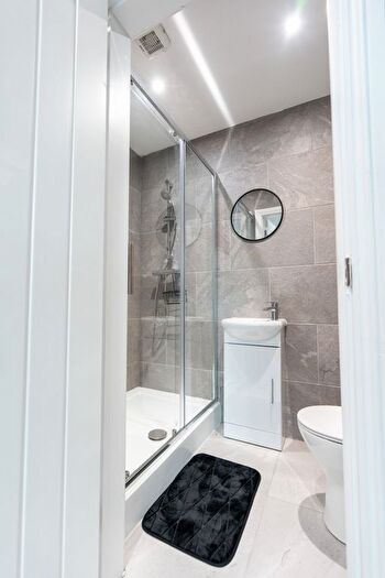 1 Bedroom Studio To Rent In Room, Burton Road, DE23