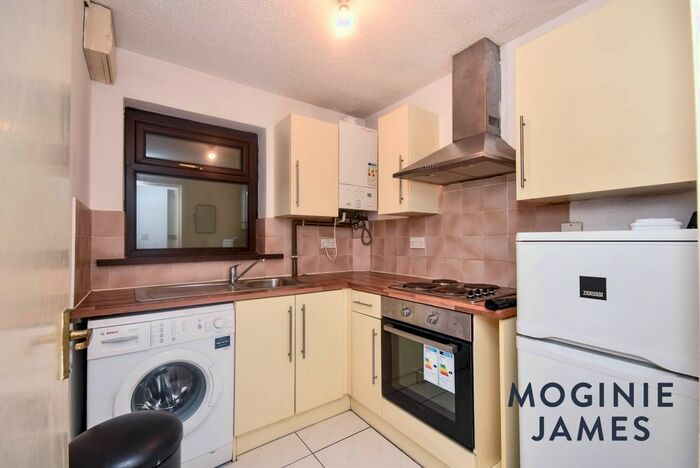 2 Bedroom Flat To Rent In Wyeverne Road, Cathays, Cardiff, CF24
