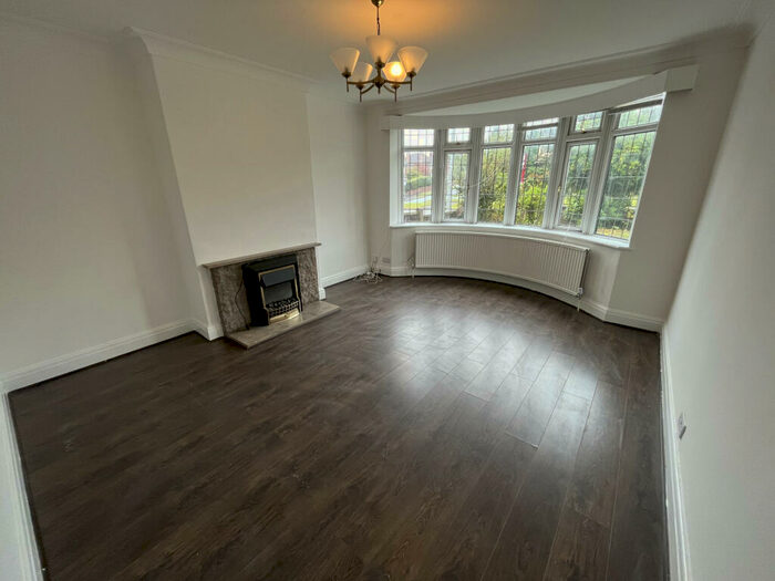 4 Bedroom Semi-Detached House To Rent In Ring Road, Leeds, West Yorkshire, LS16