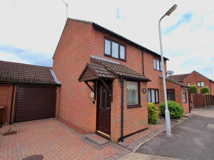 2 Bedroom Semi-Detached House To Rent In Beehive Close, Borehamwood WD6