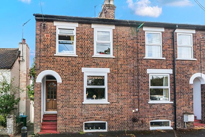 3 Bedroom Town House For Sale In Aylesbury, Buckinghamshire, HP17