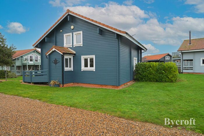 2 Bedroom Detached House For Sale In Fairway Lakes, Fritton, NR31