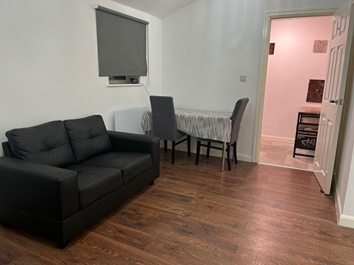 1 Bedroom Flat To Rent In Walpole Road, London, SW19