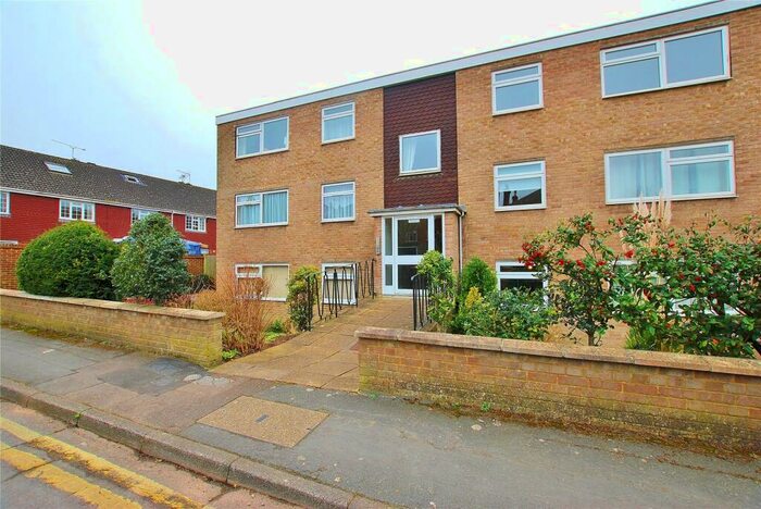 2 Bedroom Apartment To Rent In Chesham Road, Guildford, Surrey, GU1