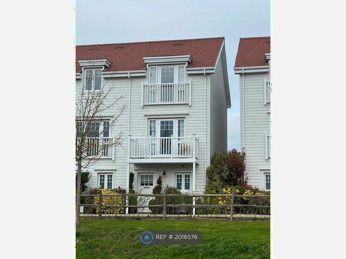 3 Bedroom Semi-Detached House To Rent In Longwater Avenue, Reading, RG2