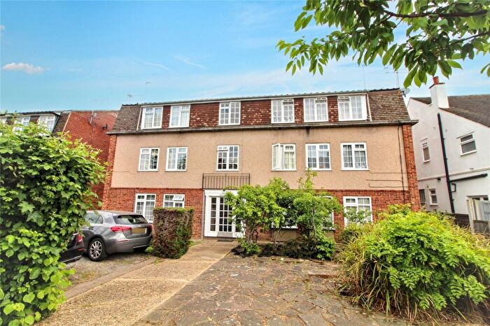 1 Bedroom Apartment For Sale In Chase Court Gardens, Enfield, Middlesex, EN2
