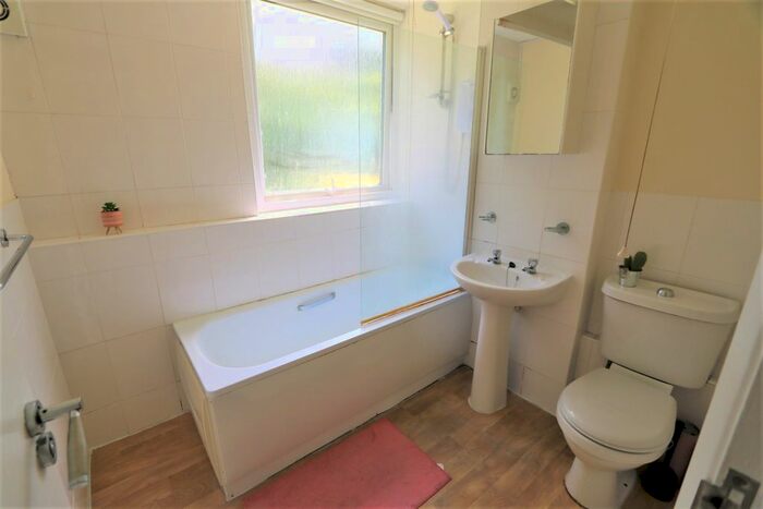 2 Bedroom Flat For Sale In Goldington Green, Bedford, MK41