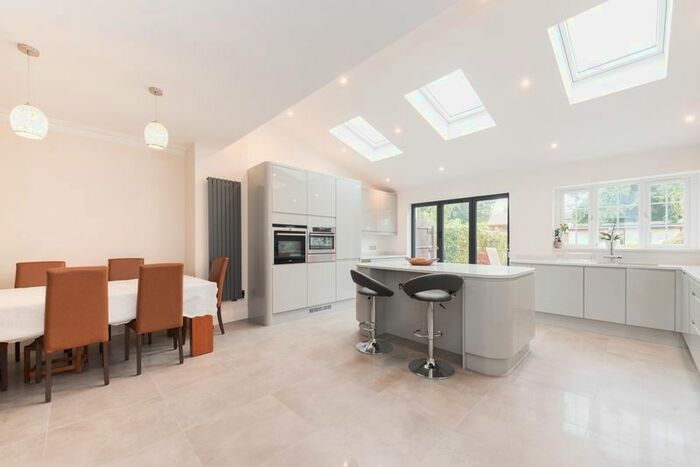 4 Bedroom Semi-Detached House To Rent In Arlington Road, London, N14