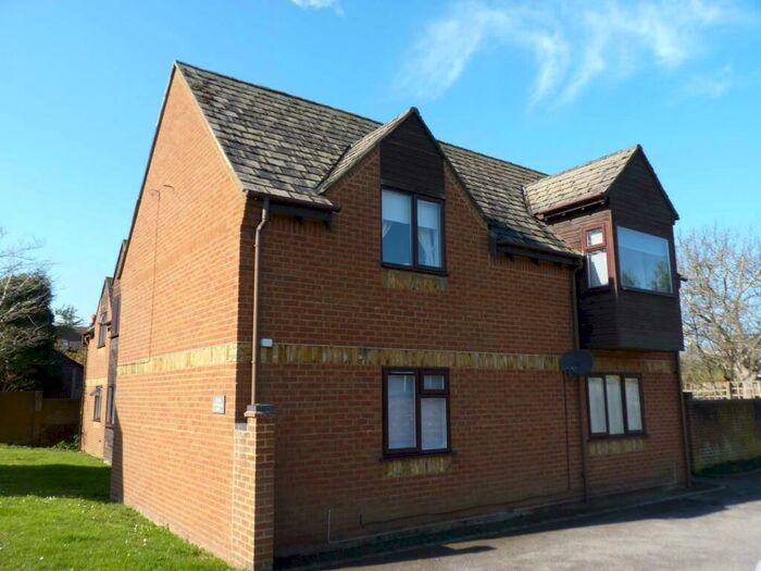 2 Bedroom Flat To Rent In Westholm Court, Bicester, OX26