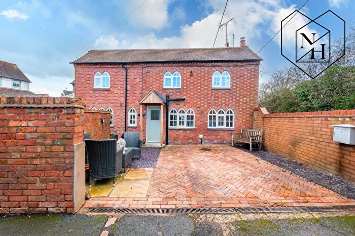 2 Bedroom Cottage For Sale In The Green, Snitterfield, CV37