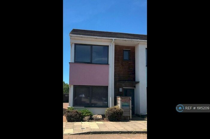3 Bedroom End Of Terrace House To Rent In Cowper Crescent, Colchester, CO4