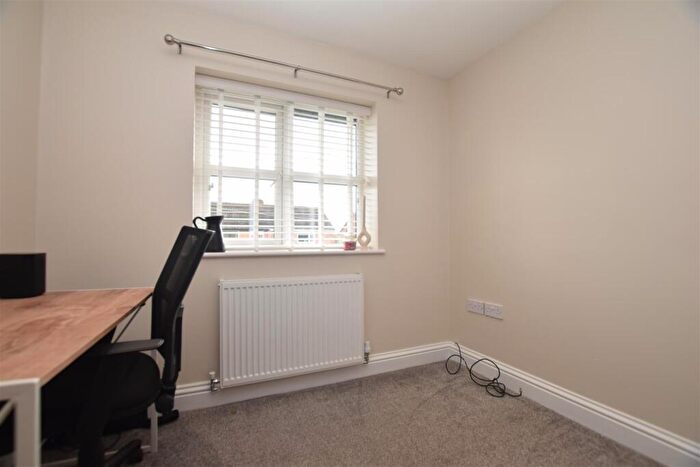 3 Bedroom Semi-Detached House For Sale In Boardman Fold Road, Alkrington, M24