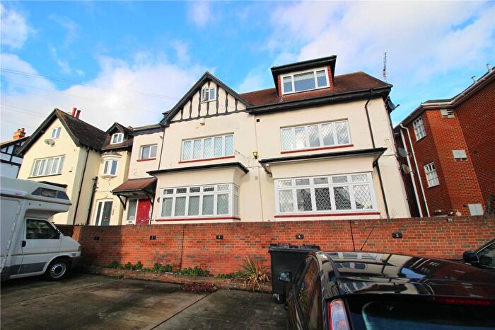1 Bedroom Apartment To Rent In Kings Road, Westcliff-on-Sea, Essex, SS0