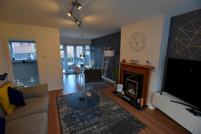 3 Bedroom Property To Rent In Ashdown Drive, Wordsley, Stourbridge, DY8