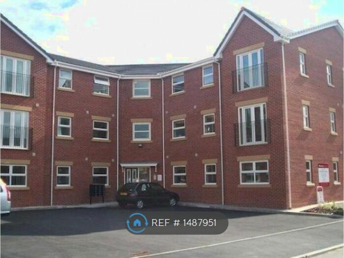 2 Bedroom Flat To Rent In Planewood Gardens, Lowton, WA3