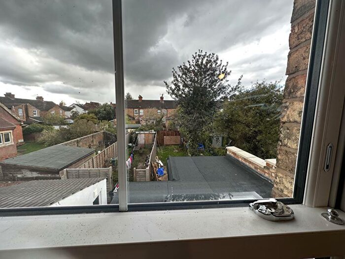 2 Bedroom End Of Terrace House To Rent In Dunville Road, Bedford, MK40