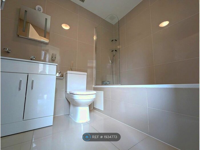 2 Bedroom Flat To Rent In Nightingale Grove, London, SE13