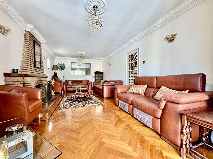 5 Bedroom Detached House For Sale In Redbourn Road, Hemel Hempstead, HP2