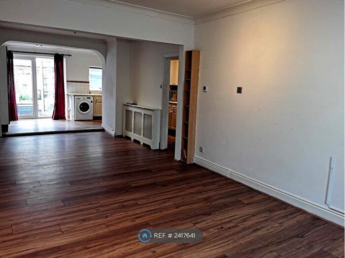 3 Bedroom Terraced House To Rent In Davidson Road, Croydon, CR0