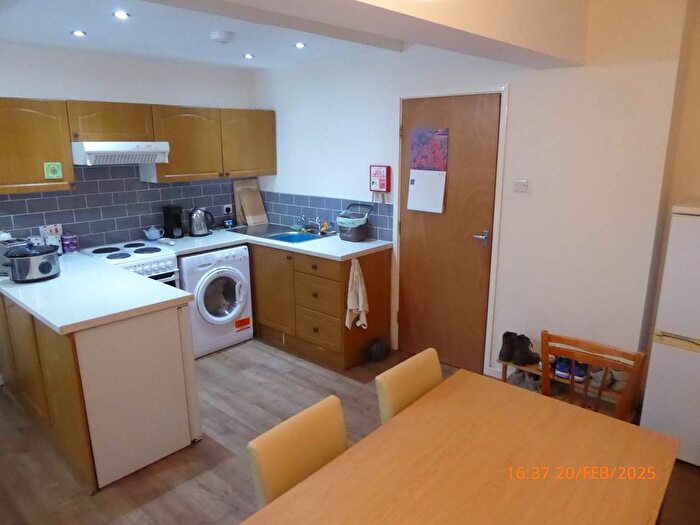 2 Bedroom Flat To Rent In Priory Street, Carmarthen, SA31