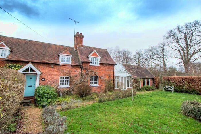 3 Bedroom Semi-Detached House To Rent In Heckfield, Hook, RG27