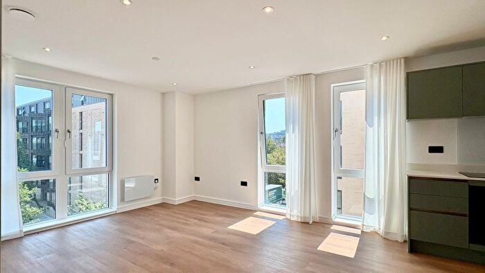 1 Bedroom Flat To Rent In Windsor Bridge Road, Bath, BA2