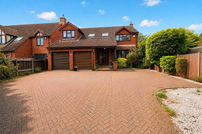 5 Bedroom Detached House For Sale In Cambridge Street, Wymington, North Bedfordshire, NN10