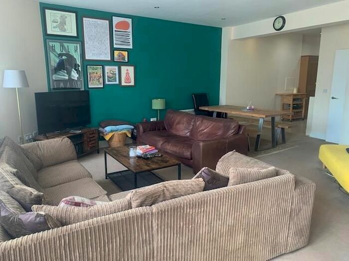 2 Bedroom Flat To Rent In Gabalfa Road, Llandaff North, Cardiff, CF14