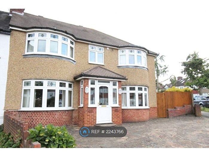 5 Bedroom Semi-Detached House To Rent In Windsor Avenue, Cheam/Sutton, SM3