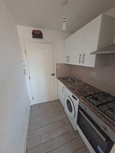 Studio To Rent In Portland Road, London, SE25